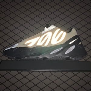 Yeezy mnvn 700 “bone”